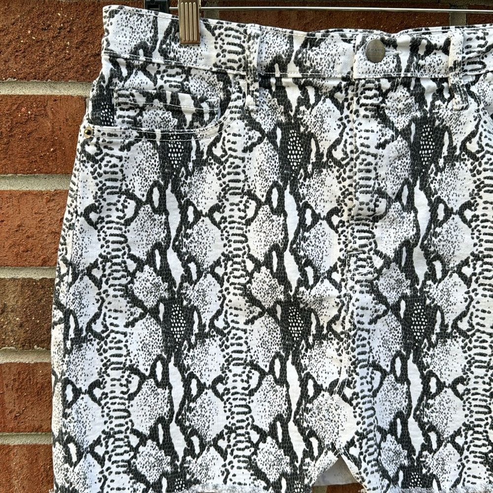Frame Denim Le Mini Skirt Grey Python Snake Print… - image 2